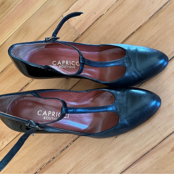 Comfortable and chic Italian shoes size 35EU. Heel 2.75” - Picture 4 of 6